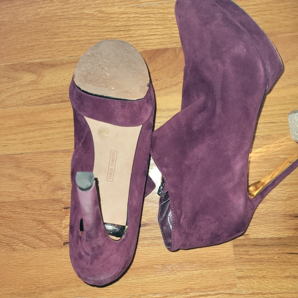 Vince Camuto size 9M Booties Color Burgundy - Picture 2 of 12